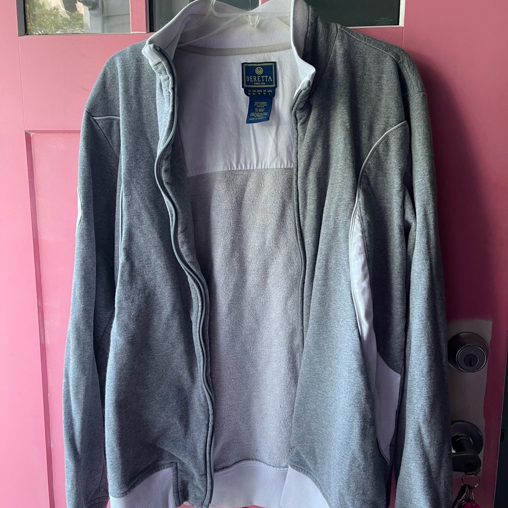 Men’s Beretta sweat zip up. Jacket size XL